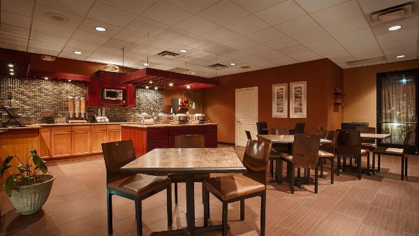 Hotel d'Lins Ontario Airport image 24