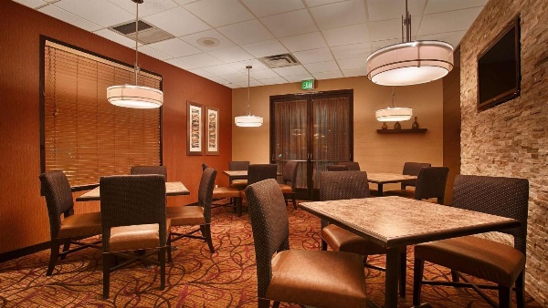 Hotel d'Lins Ontario Airport image 25